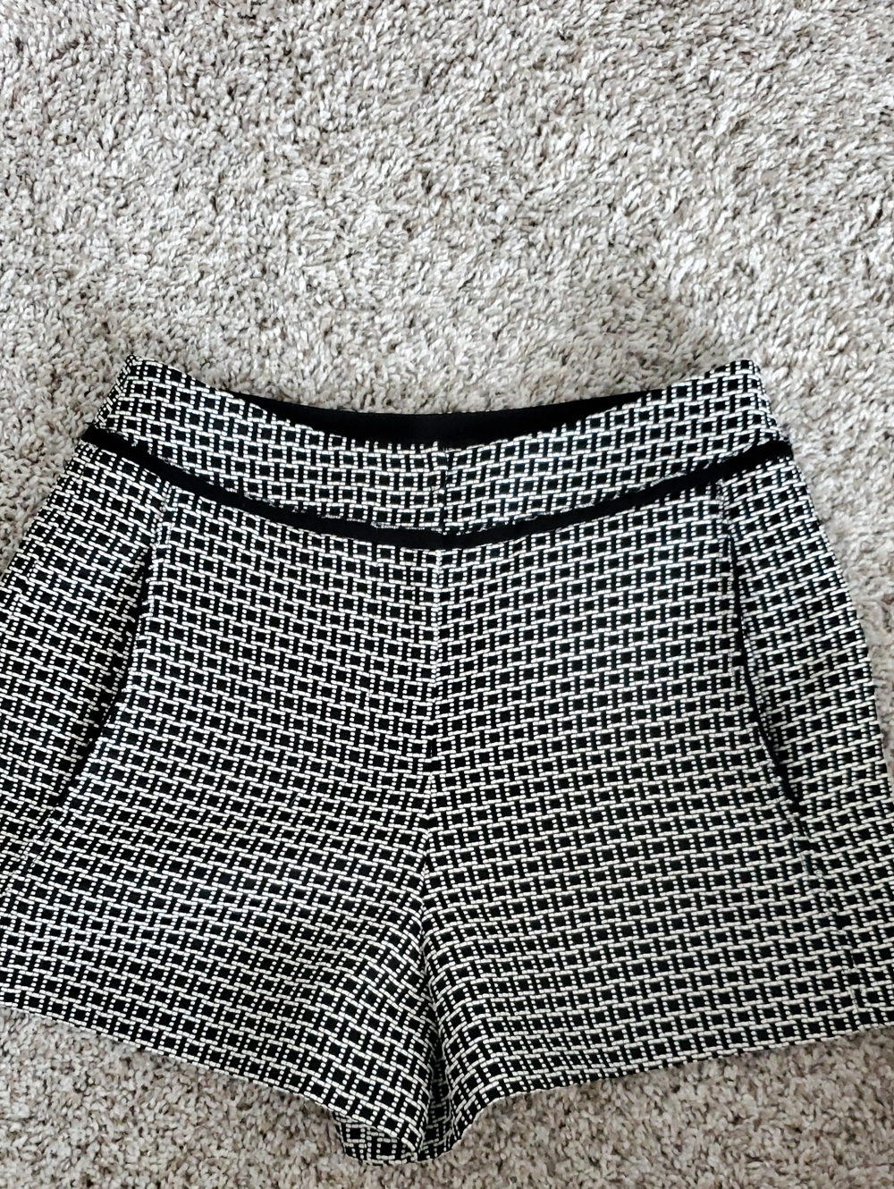 Nice Claup Black & White Textured Tailored Women’s Shorts XS NWOT